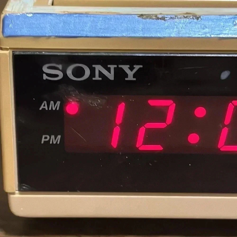 VTG SONY Dream Machine FM/AM Digital Model ICF-C2W Clock Radio - Tan - Retro g32